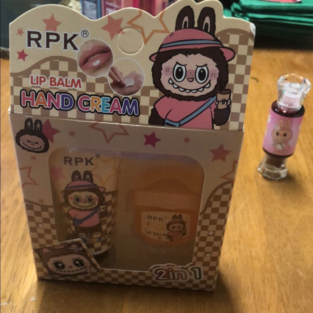 Labubu Gift Set - Picture 3 of 5